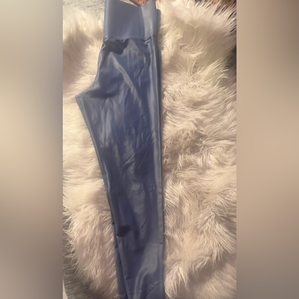 Carbon 38 
High Rise 7/8 Legging in Takara Shine